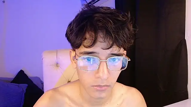 Snapshot of noah_millerx chatting on July 14, 2:05 am noah millerx online show from July 14, 2:05 am