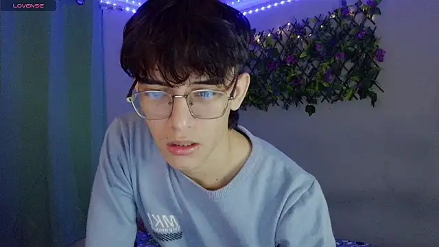 noah millerx online show from March 31, 4:14 am