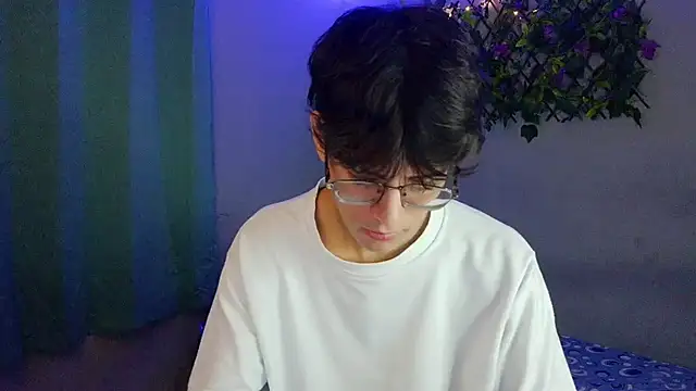 noah millerx online show from March 28, 3:40 am