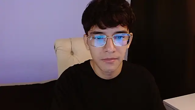 Snapshot of noah_millerx chatting on July 24, 9:11 pm noah millerx online show from July 24, 9:11 pm