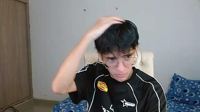 Snapshot of noah_millerx chatting on June 28, 8:48 pm noah millerx online show from June 28, 8:48 pm