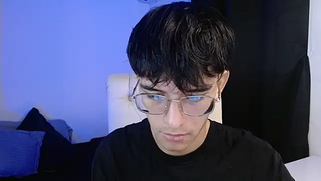Snapshot of noah_millerx chatting on July 13, 9:58 pm noah millerx online show from July 13, 9:58 pm