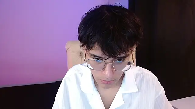 Snapshot of noah_millerx chatting on July 20, 9:06 pm noah millerx online show from July 20, 9:06 pm