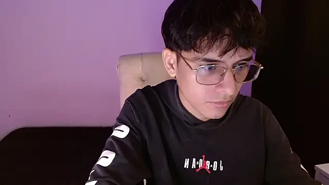 Snapshot of noah_millerx chatting on July 25, 8:48 pm noah millerx online show from July 25, 8:48 pm