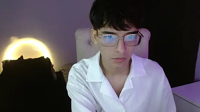 Snapshot of noah_millerx chatting on July 6, 8:44 pm noah millerx online show from July 6, 8:44 pm