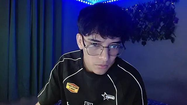 noah millerx online show from April 10, 4:08 am