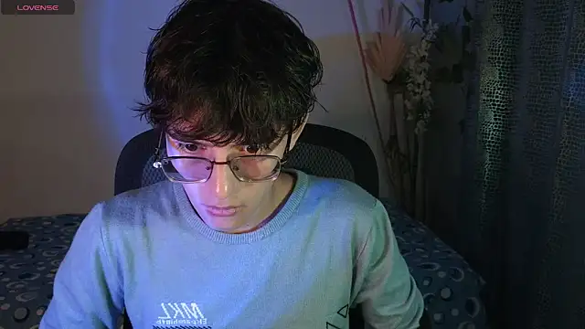 noah millerx online show from March 4, 3:47 am