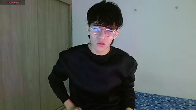 Snapshot of noah_millerx chatting on May 11, 4:25 am noah millerx online show from May 11, 4:25 am