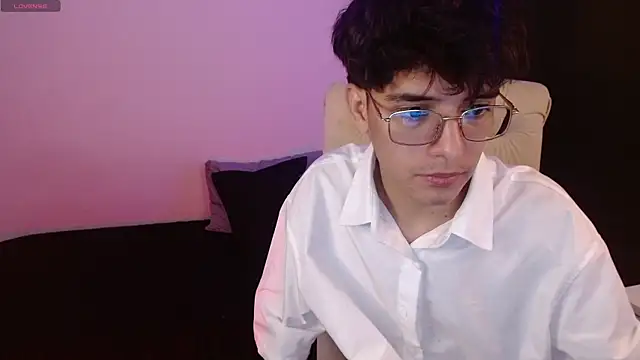 Snapshot of noah_millerx chatting on July 21, 10:22 pm noah millerx online show from July 21, 10:22 pm
