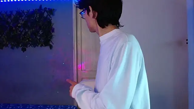 noah millerx online show from March 10, 3:43 am