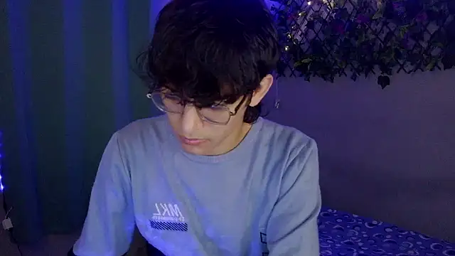 noah millerx online show from March 26, 3:49 am