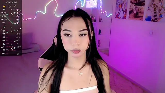 IamAndrea01 online show from April 15, 6:19 am