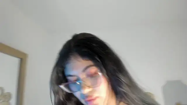 daphne aris online show from March 11, 4:28 am