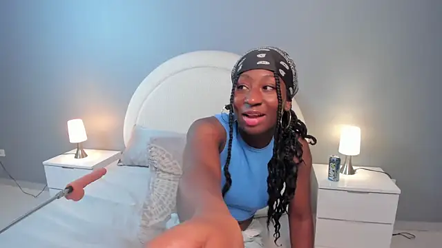 zoepinkett online show from April 4, 3:35 am