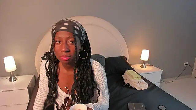 zoepinkett online show from March 23, 4:12 am