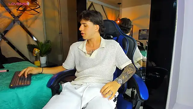 EXCLUSIVE8 online show from April 18, 4:59 am