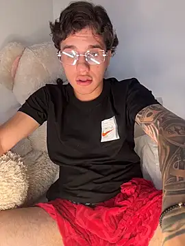 EXCLUSIVE8 online show from April 5, 9:32 pm