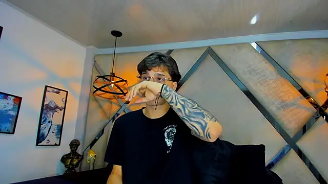 EXCLUSIVE8 online show from April 2, 4:30 am