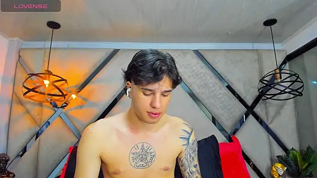 EXCLUSIVE8 online show from April 29, 3:54 am