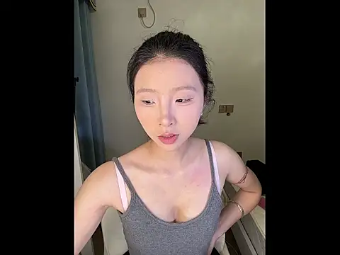 Y--F--LOVE online show from April 8, 3:57 pm