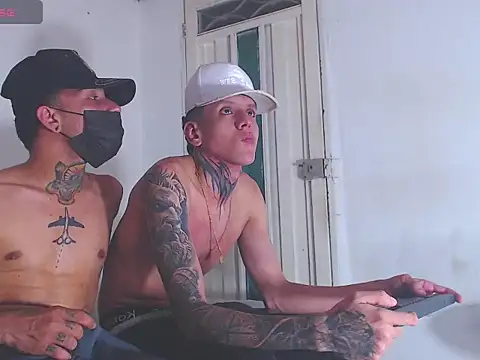 Snapshot of gabriel_reyes21 chatting on July 29, 12:43 am gabriel reyes21 online show from July 29, 12:43 am