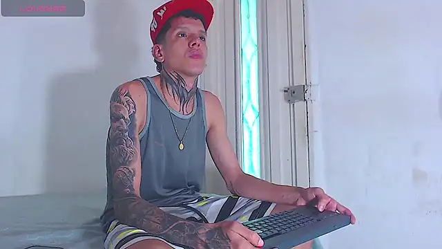 Snapshot of gabriel_reyes21 chatting on August 4, 6:56 pm gabriel reyes21 online show from August 4, 6:56 pm