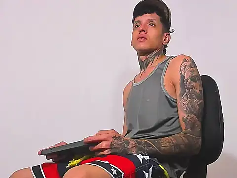 gabriel reyes21 online show from May 19, 12:56 pm