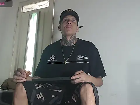 Snapshot of gabriel_reyes21 chatting on July 3, 12:33 pm gabriel reyes21 online show from July 3, 12:33 pm