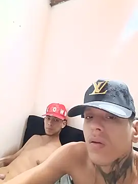 Snapshot of gabriel_reyes21 chatting on July 10, 10:32 pm gabriel reyes21 online show from July 10, 10:32 pm