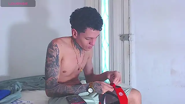 Snapshot of gabriel_reyes21 chatting on August 5, 6:24 pm gabriel reyes21 online show from August 5, 6:24 pm
