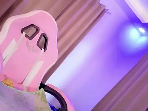 Maxinelove1 online show from March 21, 7:42 am