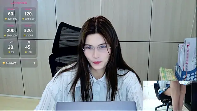 Snapshot of zhen-68 chatting on May 14, 12:51 am zhen-68 online show from May 14, 12:51 am