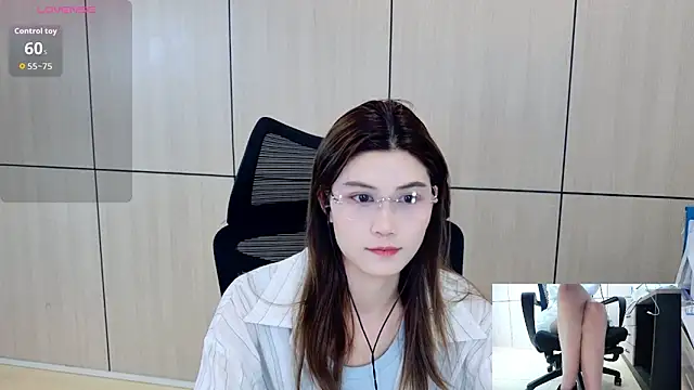 Snapshot of zhen-68 chatting on June 11, 2:11 am zhen-68 online show from June 11, 2:11 am