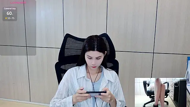Snapshot of zhen-68 chatting on June 11, 2:53 am zhen-68 online show from June 11, 2:53 am