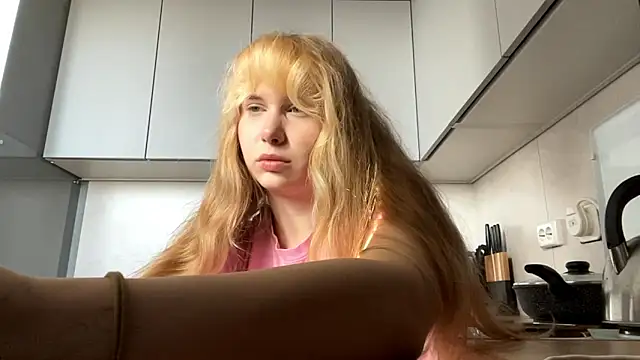 ShariLappas online show from March 14, 1:17 pm