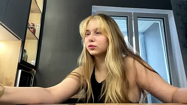 ShariLappas online show from March 18, 2:08 pm