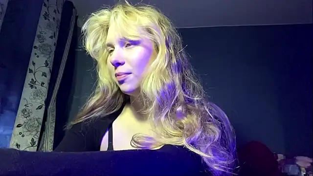 ShariLappas online show from April 14, 11:37 am