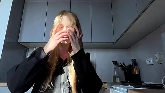 ShariLappas online show from March 7, 12:10 pm