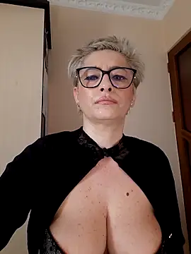 LunaBlaise online show from March 8, 7:55 am