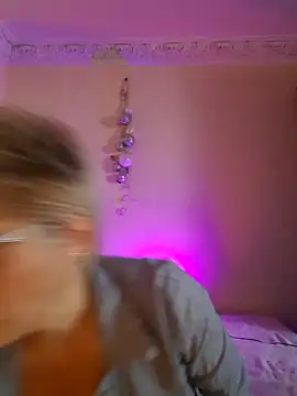 LunaBlaise online show from April 12, 7:11 am