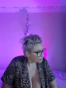 LunaBlaise online show from March 27, 7:17 am