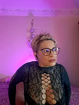 LunaBlaise online show from April 18, 6:38 am