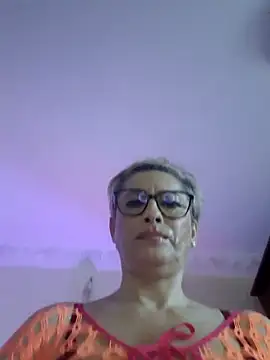 LunaBlaise online show from April 14, 8:08 am