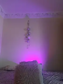 LunaBlaise online show from May 5, 7:33 am