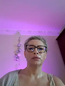 LunaBlaise online show from May 7, 7:12 am