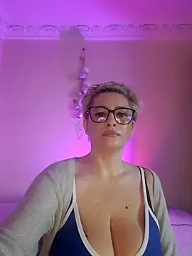 LunaBlaise online show from March 31, 8:38 am