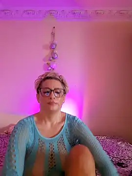 LunaBlaise online show from April 22, 6:31 am