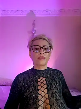 LunaBlaise online show from May 31, 6:30 am