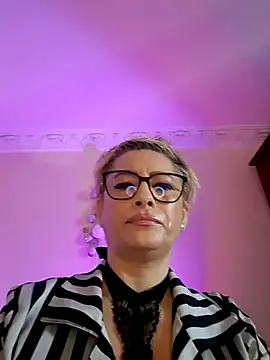 LunaBlaise online show from April 24, 6:04 am