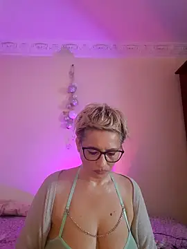 LunaBlaise online show from April 25, 7:11 am